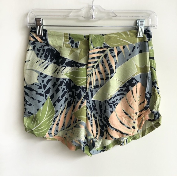 Minkpink Green Leaf Print Summer Women Shorts - Picture 1 of 5